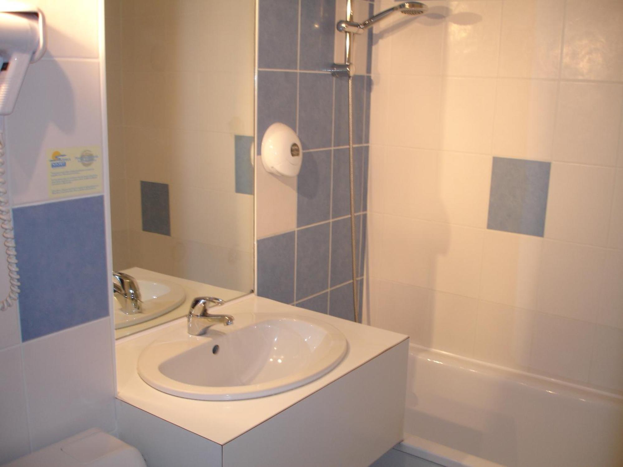 Agape Hotel Niort- Bessines Bilik gambar
